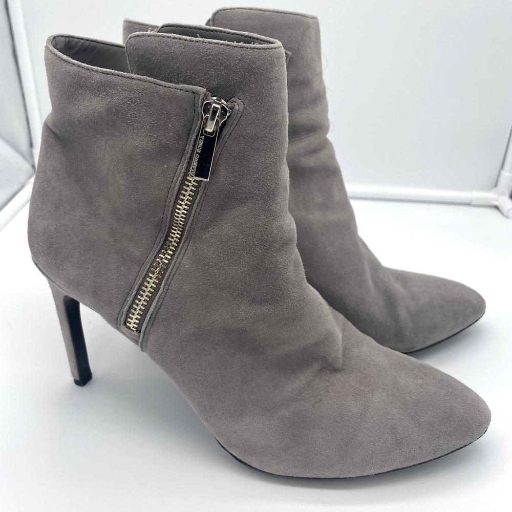 HOST PICK x2 💕 Vince Camuto grey suede boots